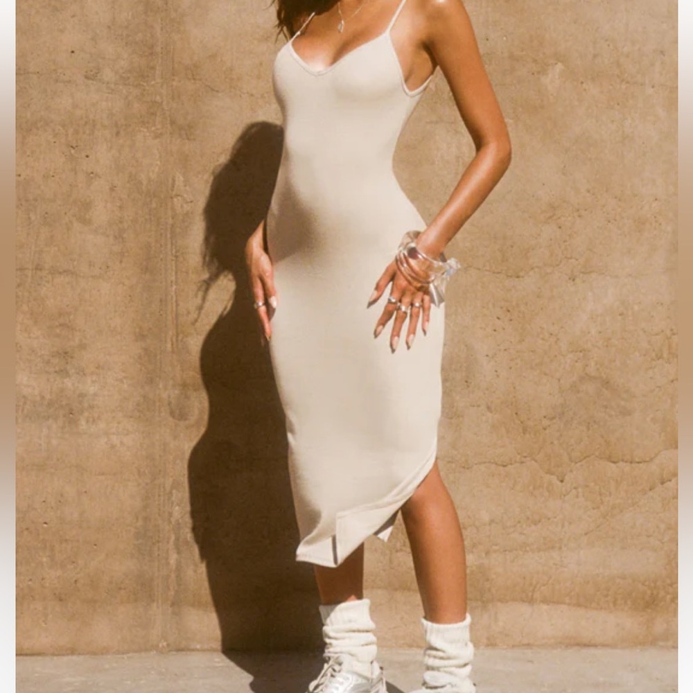 JOAH BROWN V NECK DRESS RIBBED IN WHITE XS/S